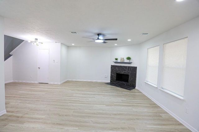 915 N Oak Drive, Houston, TX 77073