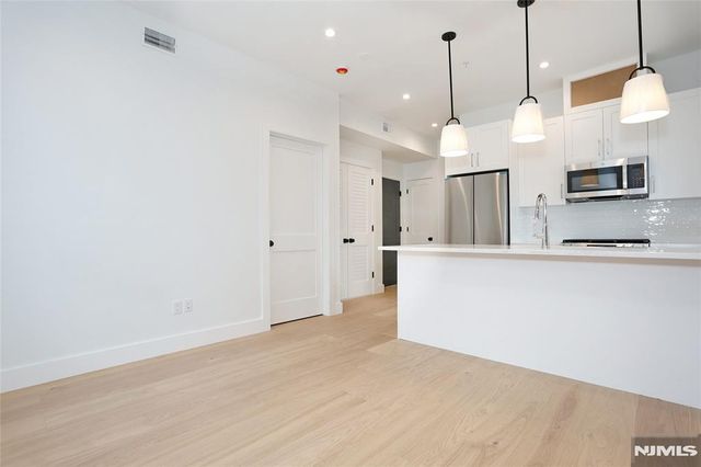 45 E Palisade Avenue 1A, Englewood, NJ 07631