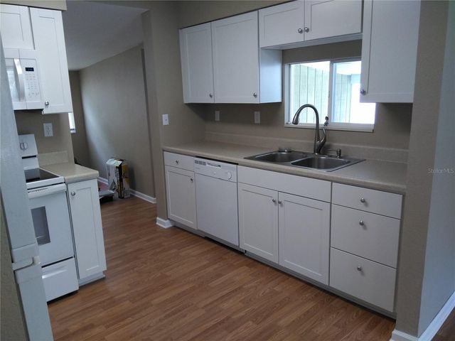 910 9TH AVENUE SW, Largo, FL 33770