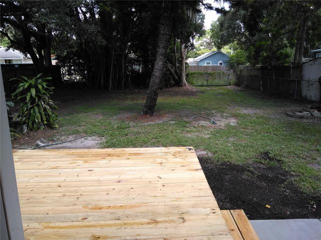 910 9TH AVENUE SW, Largo, FL 33770