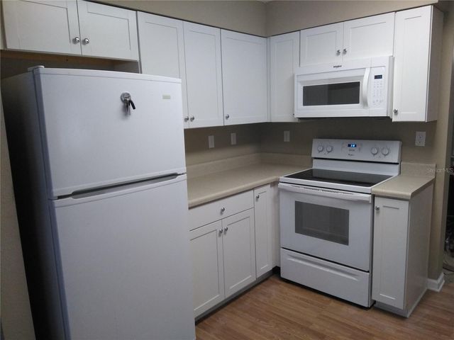 910 9TH AVENUE SW, Largo, FL 33770