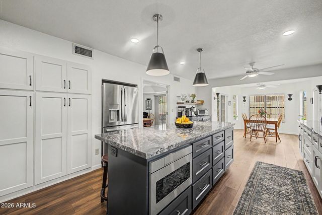 8421 S KENWOOD Lane, Tempe, AZ 85284