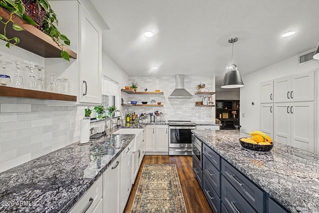 8421 S KENWOOD Lane, Tempe, AZ 85284