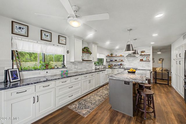 8421 S KENWOOD Lane, Tempe, AZ 85284