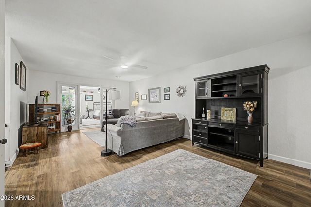 8421 S KENWOOD Lane, Tempe, AZ 85284