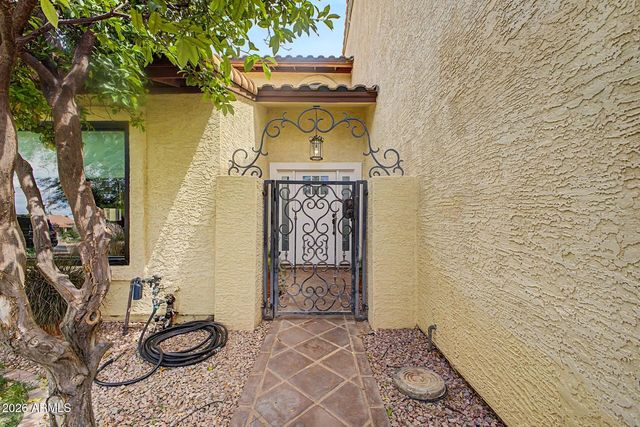 8421 S KENWOOD Lane, Tempe, AZ 85284
