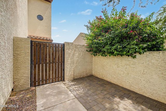 8421 S KENWOOD Lane, Tempe, AZ 85284