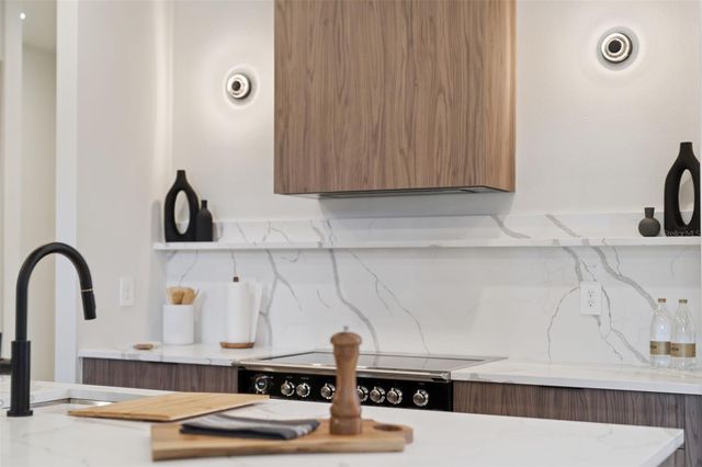 323 SKYFIELD COURT, Lady Lake, FL 32159