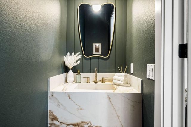 33 Calle La Reina, Rancho Mirage, CA 92270