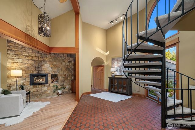 7816 NE 32nd Street, Medina, WA 98039