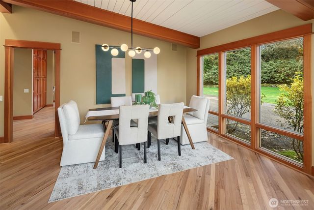 7816 NE 32nd Street, Medina, WA 98039