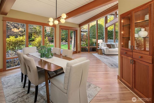 7816 NE 32nd Street, Medina, WA 98039