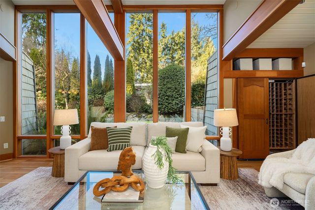 7816 NE 32nd Street, Medina, WA 98039