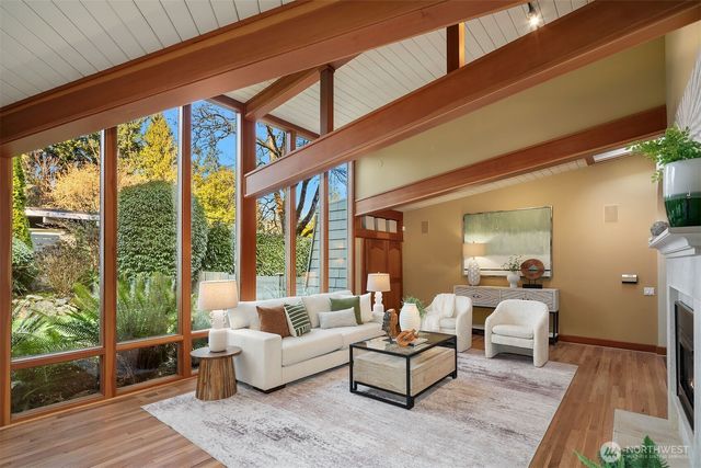 7816 NE 32nd Street, Medina, WA 98039