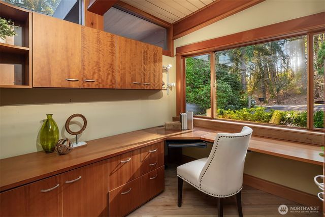 7816 NE 32nd Street, Medina, WA 98039