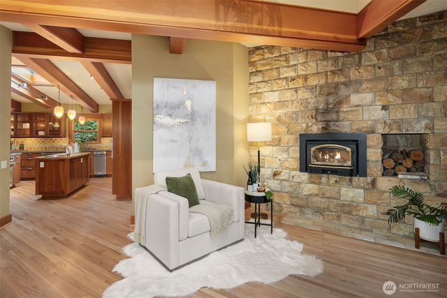 7816 NE 32nd Street, Medina, WA 98039