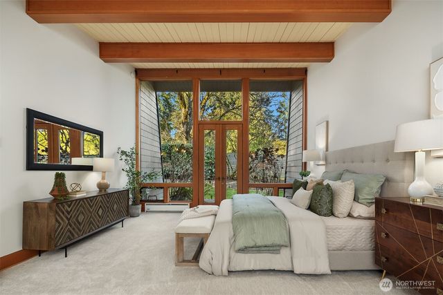 7816 NE 32nd Street, Medina, WA 98039