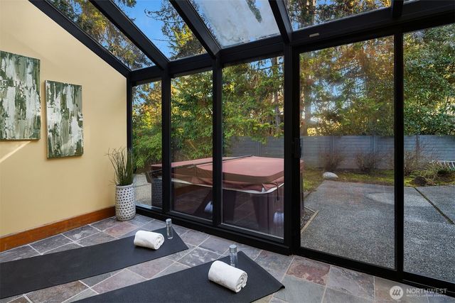 7816 NE 32nd Street, Medina, WA 98039