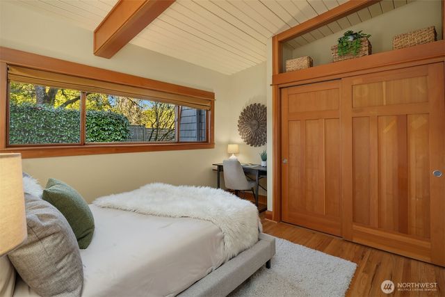 7816 NE 32nd Street, Medina, WA 98039