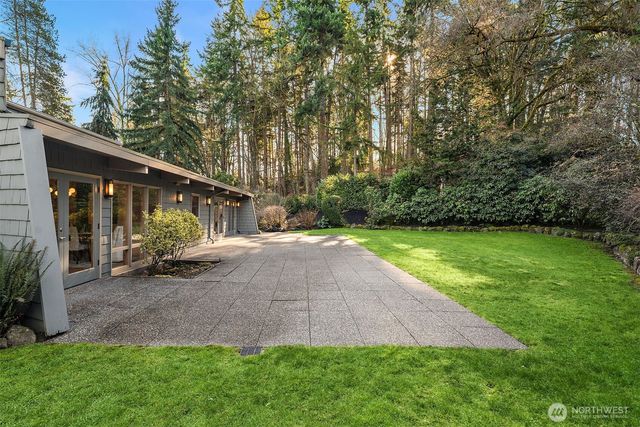 7816 NE 32nd Street, Medina, WA 98039