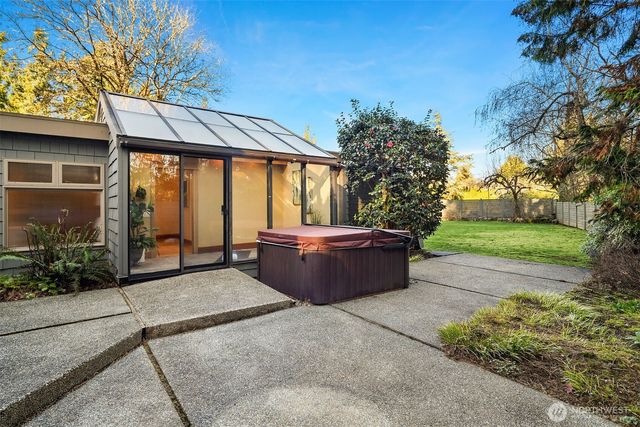 7816 NE 32nd Street, Medina, WA 98039