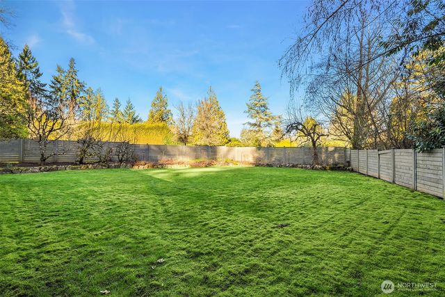 7816 NE 32nd Street, Medina, WA 98039
