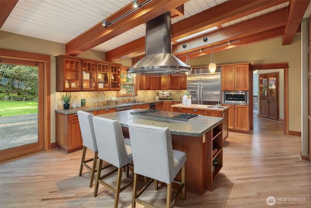 7816 NE 32nd Street, Medina, WA 98039