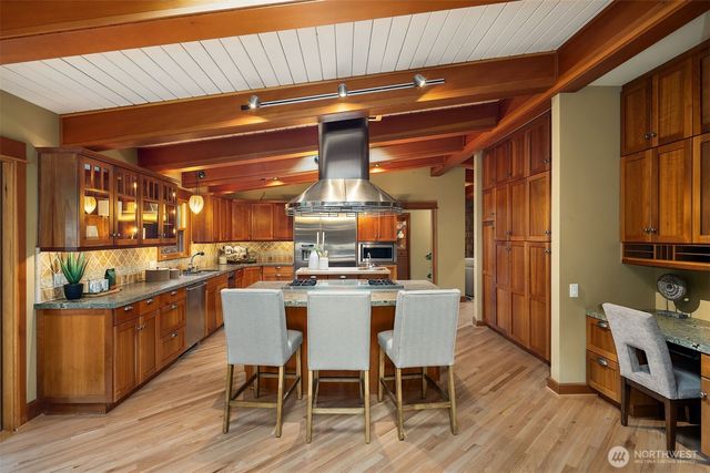 7816 NE 32nd Street, Medina, WA 98039