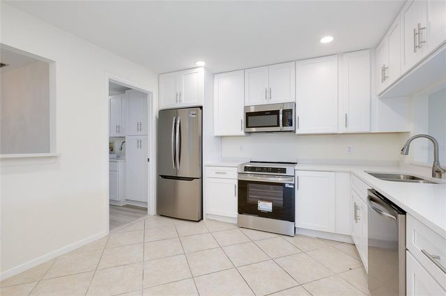 5617 EVERGREEN DR 27, Sarasota, FL 34233