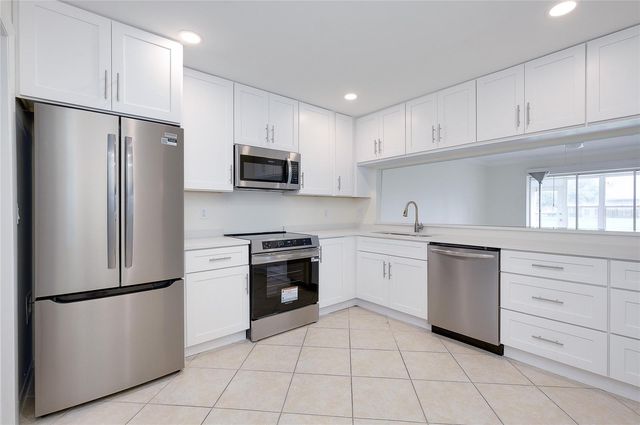 5617 EVERGREEN DR 27, Sarasota, FL 34233