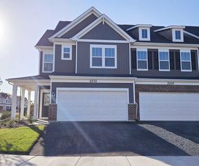 2212 Horseshoe Circle 2212, Naperville, IL 60564