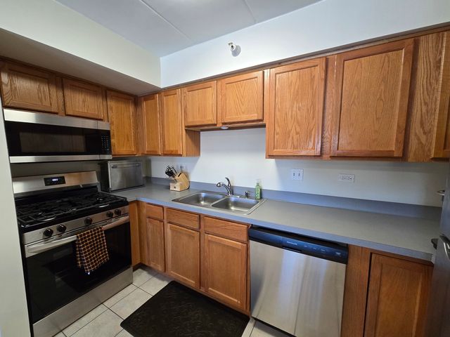 1041 Ashley Court 2D, Lockport, IL 60441