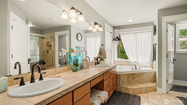 15419 241st Street SE, Woodinville, WA 98296