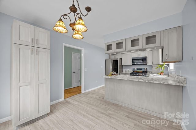 125 Exeter Court, Hendersonville, NC 28791