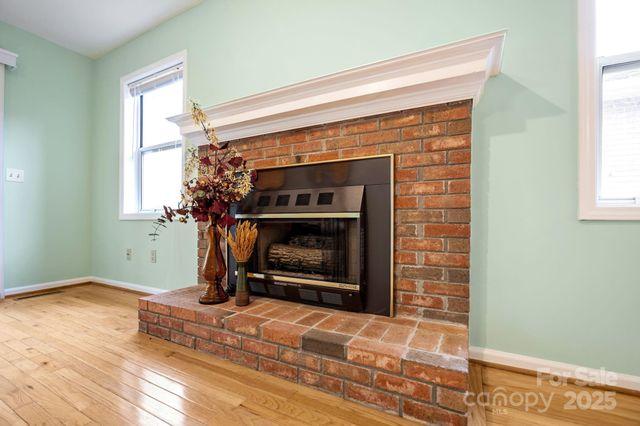 125 Exeter Court, Hendersonville, NC 28791