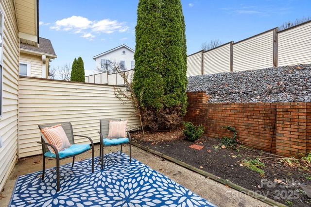 125 Exeter Court, Hendersonville, NC 28791