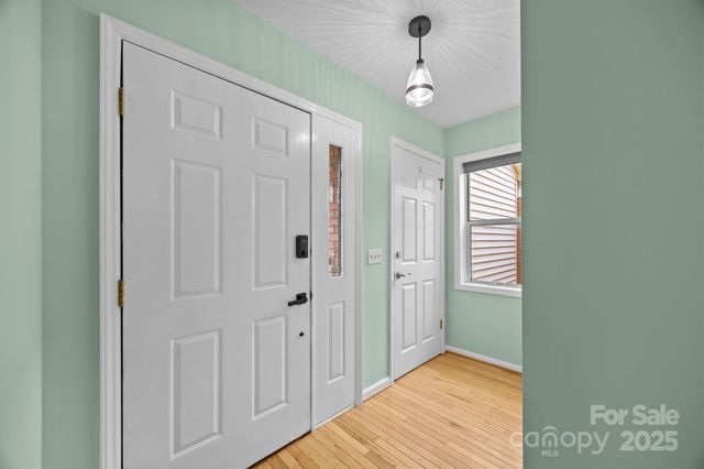 125 Exeter Court, Hendersonville, NC 28791