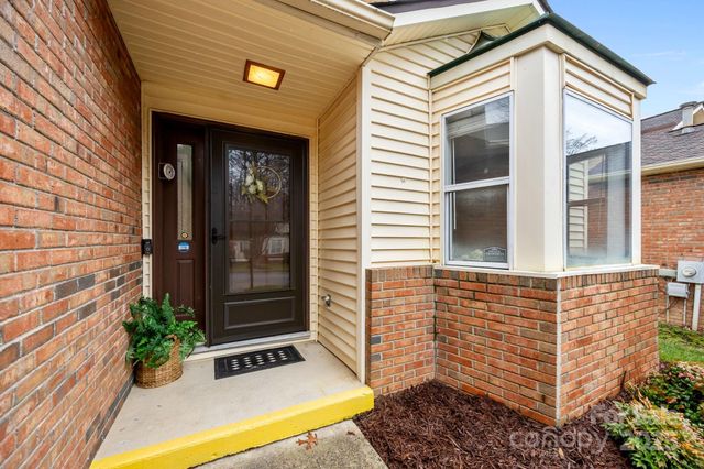 125 Exeter Court, Hendersonville, NC 28791