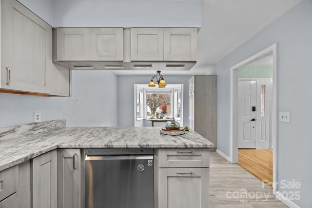 125 Exeter Court, Hendersonville, NC 28791