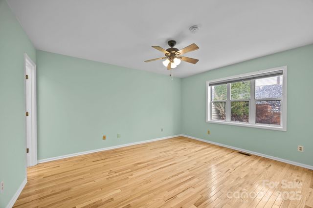 125 Exeter Court, Hendersonville, NC 28791