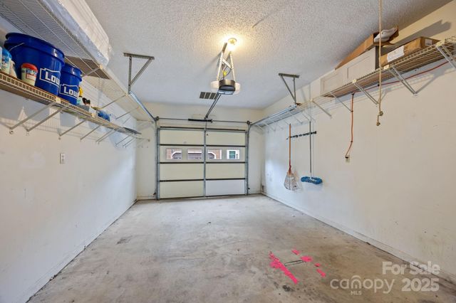 125 Exeter Court, Hendersonville, NC 28791