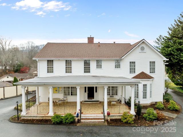 125 Exeter Court, Hendersonville, NC 28791