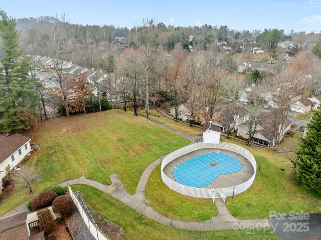 125 Exeter Court, Hendersonville, NC 28791