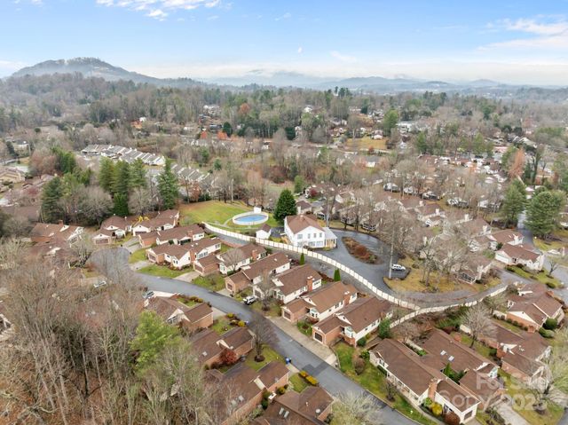 125 Exeter Court, Hendersonville, NC 28791