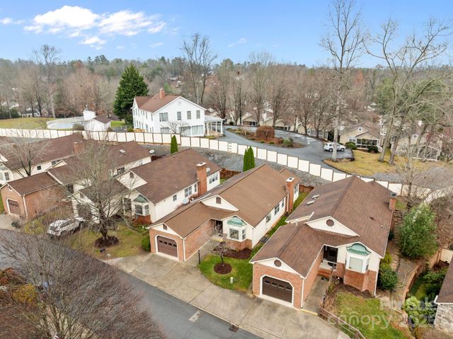 125 Exeter Court, Hendersonville, NC 28791