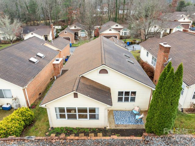 125 Exeter Court, Hendersonville, NC 28791