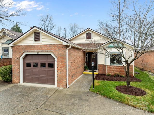 125 Exeter Court, Hendersonville, NC 28791