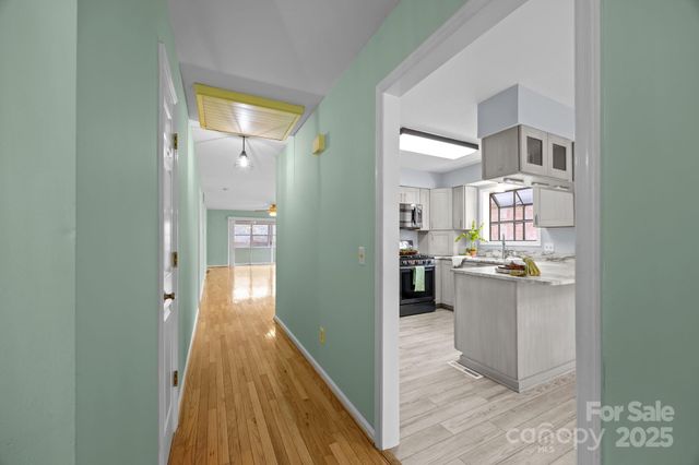 125 Exeter Court, Hendersonville, NC 28791