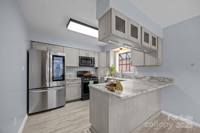 125 Exeter Court, Hendersonville, NC 28791