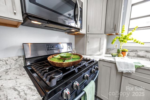 125 Exeter Court, Hendersonville, NC 28791